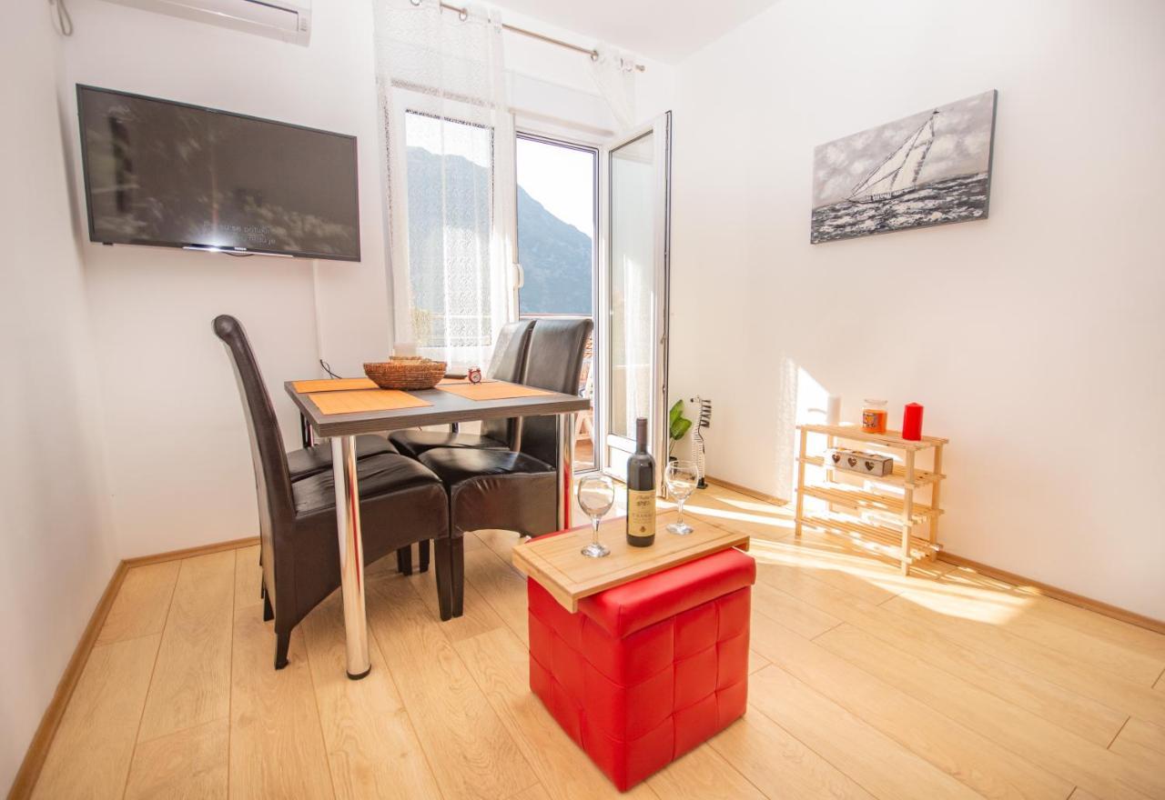 Apartmani Mrsic Risan Exterior foto
