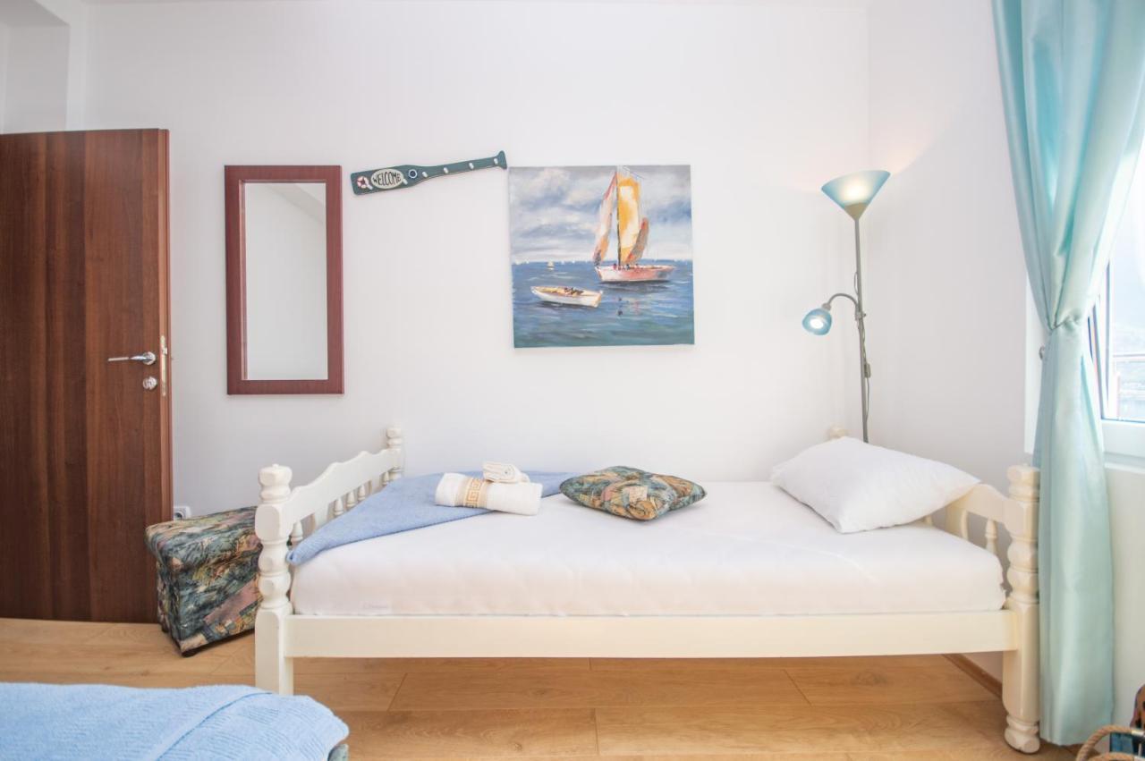 Apartmani Mrsic Risan Exterior foto